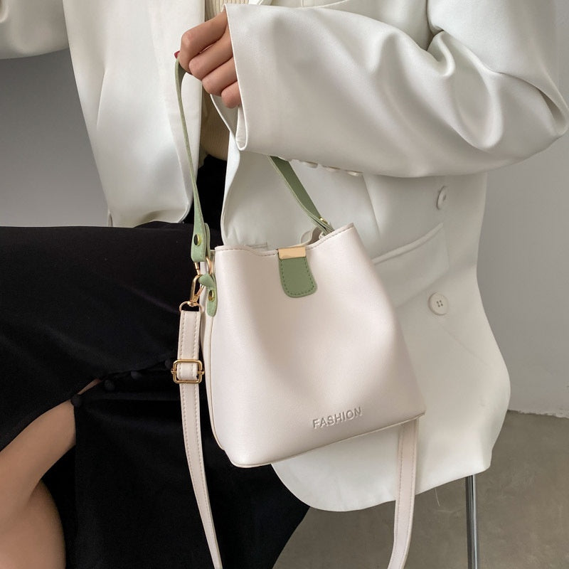 IELGY Korean version One-shoulder crossbody Contrast bucket bag