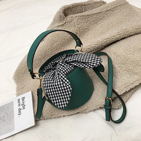 IELGY New portable bucket bag girl shoulder messenger bag