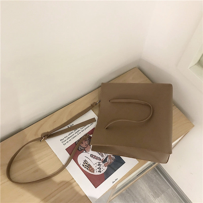 IELGY Shoulder bag diagonal bag casual temperament large capacity solid color simple female bag