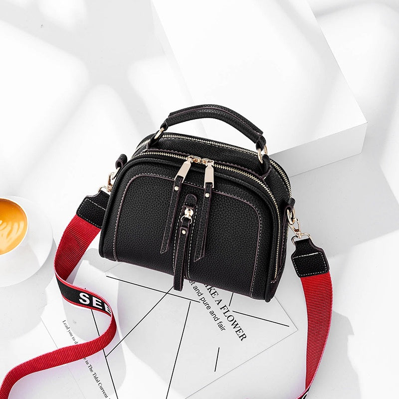 IELGY fashion Korean style beautiful ladies one-shoulder messenger bag
