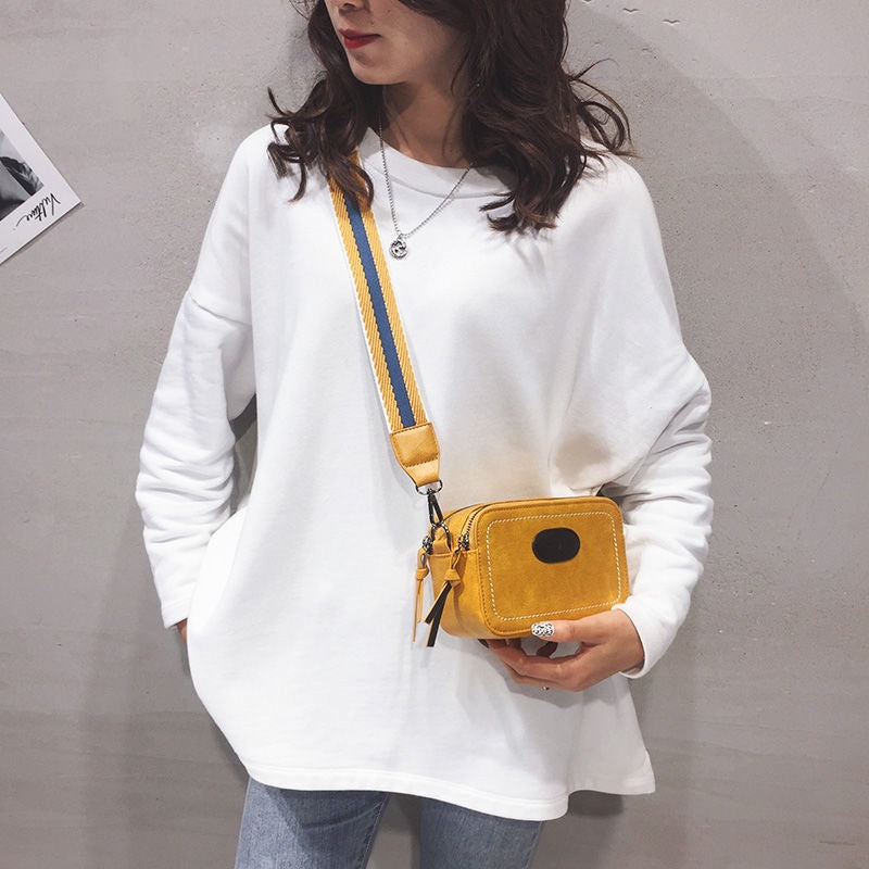 IELGY Out Wide Shoulder Strap High Texture Square Crossbody Bag Retro