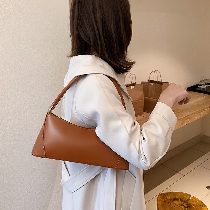 IELGY  Textured bag girl 2020 spring/summer new small commuter hundred with a solid color law stick under the bag one-shoulder handbag tide