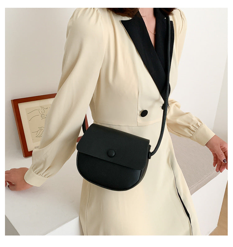 IELGY Simple single shoulder small bag female bag popular fashion messenger bag ins wild saddle bag