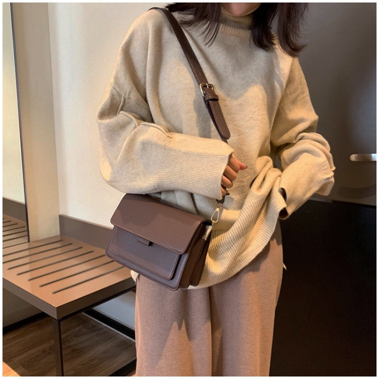 IELGY  Small square bag Messenger bag female simple retro bag senior sense of the wind and wind