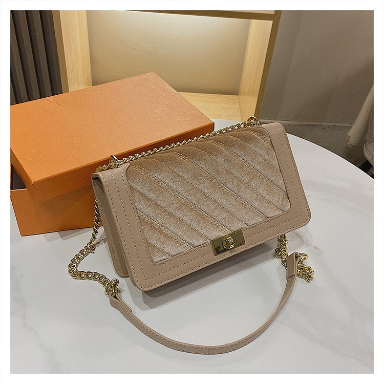 IELGY Women's chain fashion high-end shoulder and armpit diagonal bag