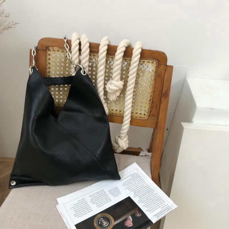 IELGY Black handbag chic chain bag shoulder slung handbag
