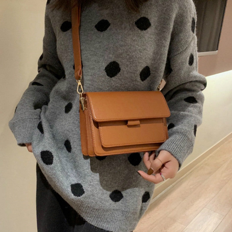 IELGY  Small square bag Messenger bag female simple retro bag senior sense of the wind and wind