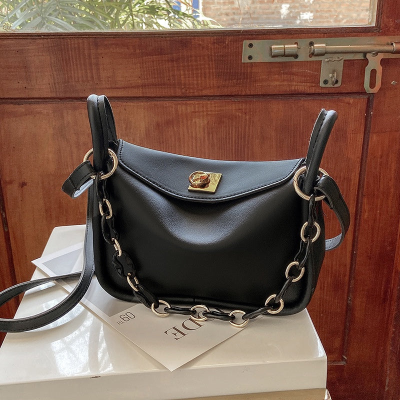 IELGY fashion three-dimensional solid color design sense retro simple chain messenger bag