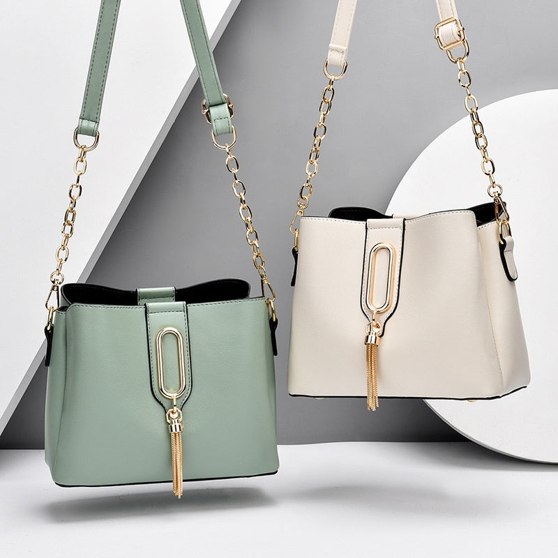 IELGY fashion solid color chain tassel personalized one-shoulder messenger bag