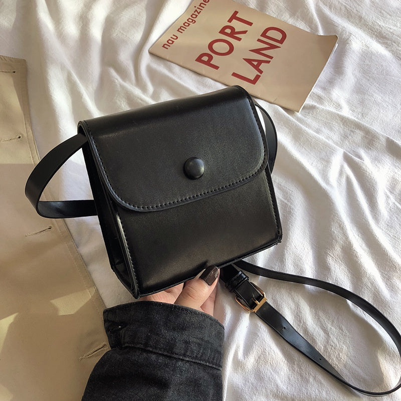 IELGY Retro messenger bag Hong Kong style all-match square bag Korean version of simple solid color large capacity single shoulder