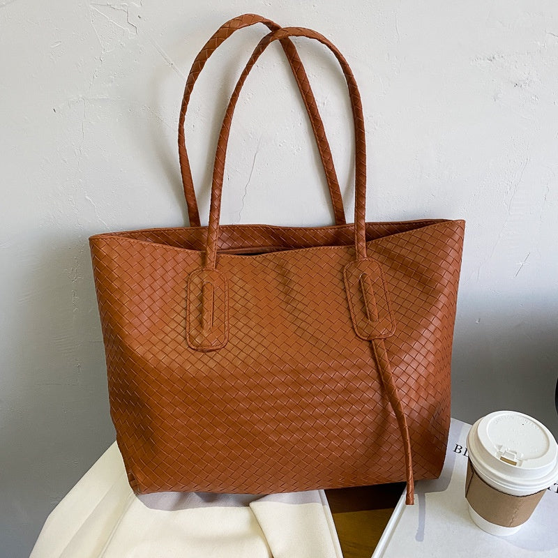 IELGY simple and versatile one-shoulder handbags fashion portable design sense of large capacity