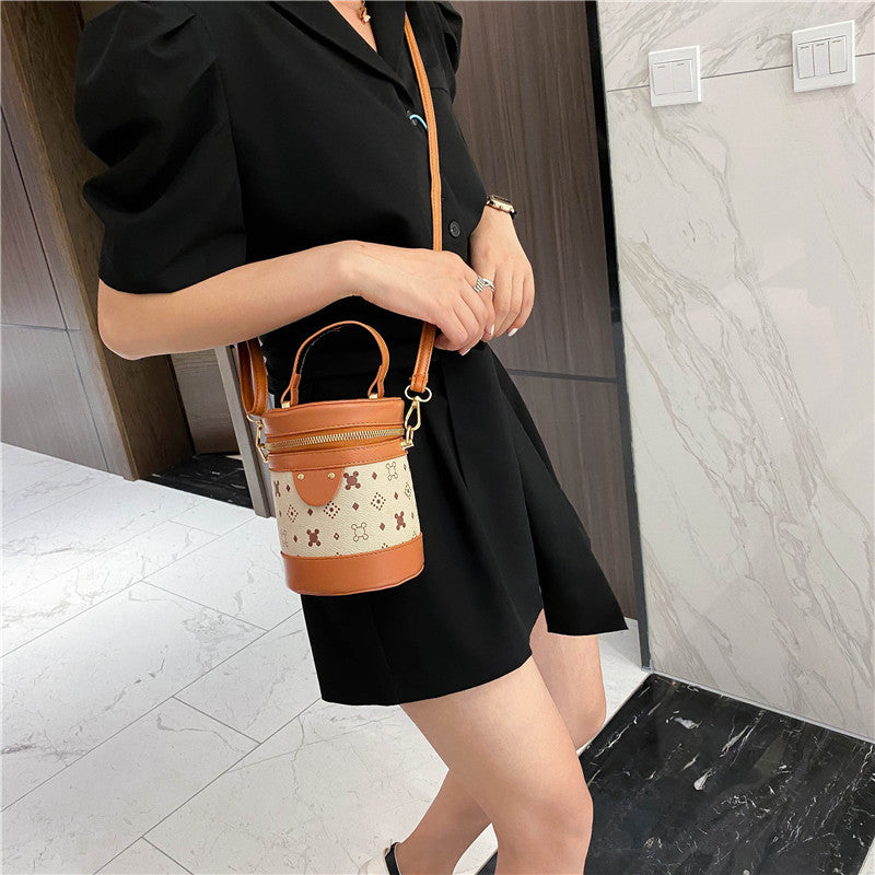 IELGY small bag female wild fashion western style portable bucket bag Korean casual temperament shoulder bag