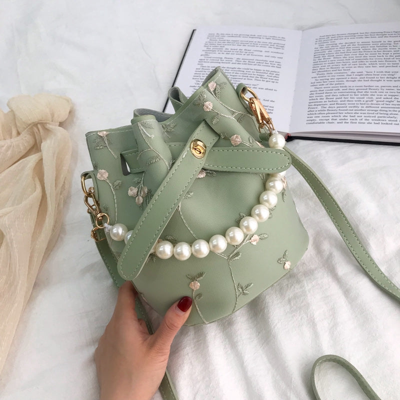 Small bag girl 2021 spring new fairy new lace embroidered bucket bag chain pearl shoulder slant satchel