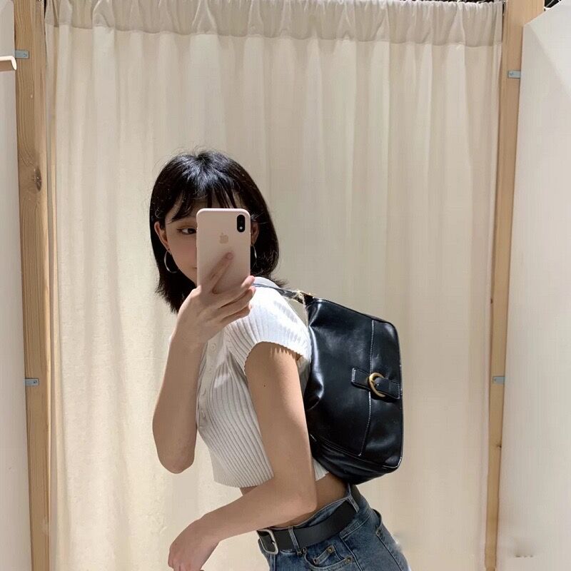 IELGY Large capacity Portable Black One shoulder Diagonal Magnetic buckle Flap Woman's bag Underarm Retro