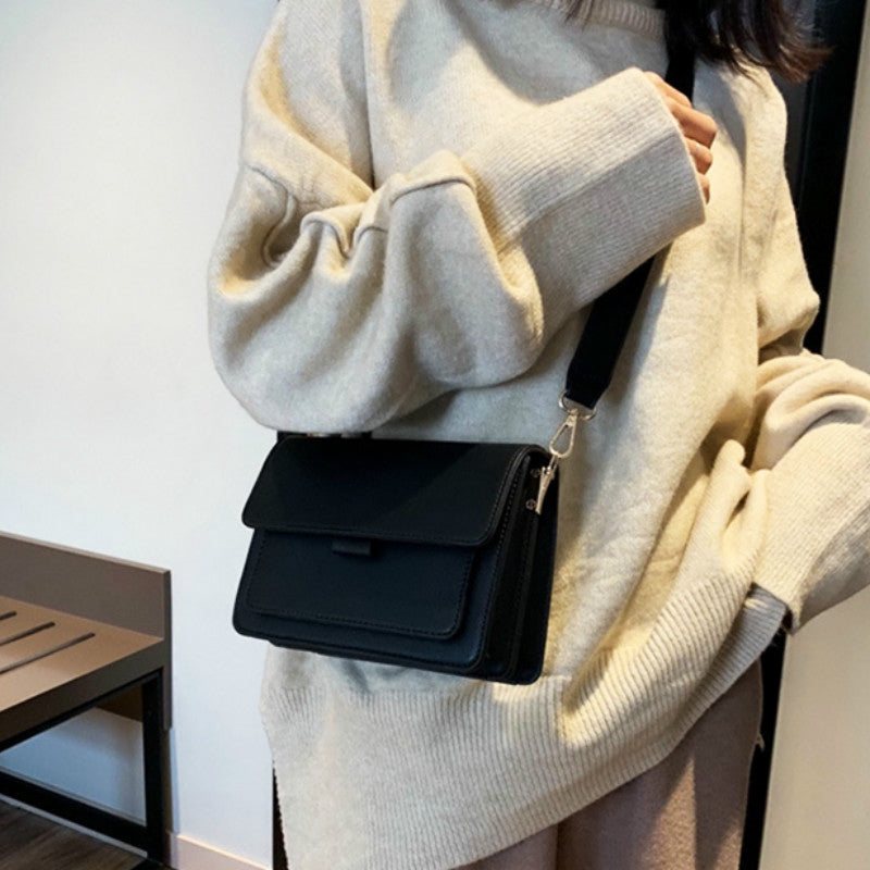 IELGY  Small square bag Messenger bag female simple retro bag senior sense of the wind and wind