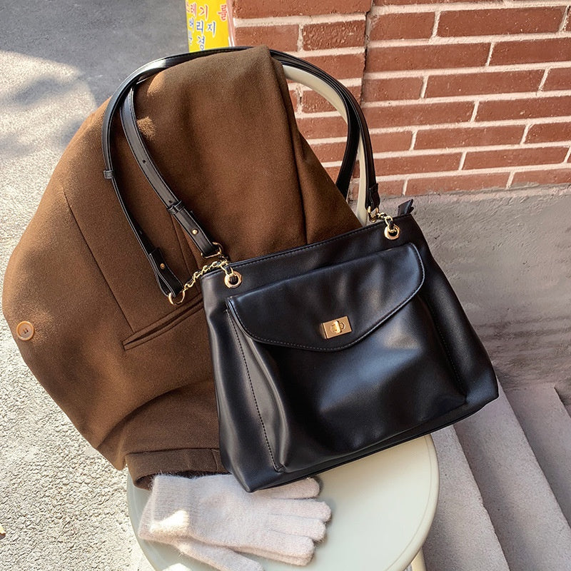 IELGY women's retro commuter large capacity black shoulder bag