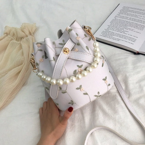 Small bag girl 2021 spring new fairy new lace embroidered bucket bag chain pearl shoulder slant satchel