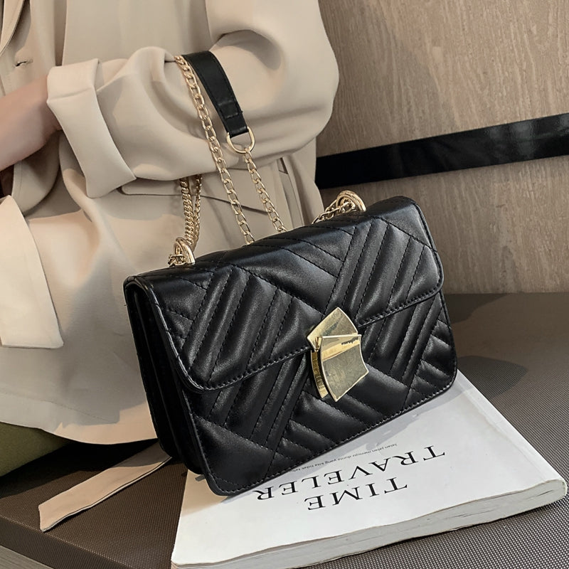 IELGY Korean version of the wild  chain shoulder bag simple fashion  square bag