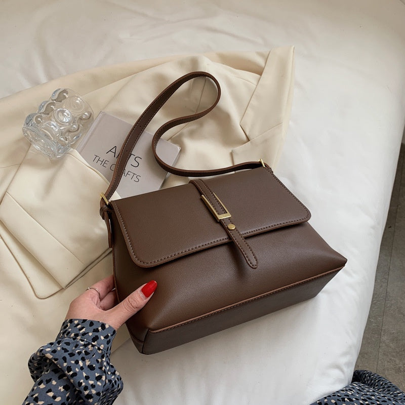 IELGY retro large-capacity female bag trendy simple texture