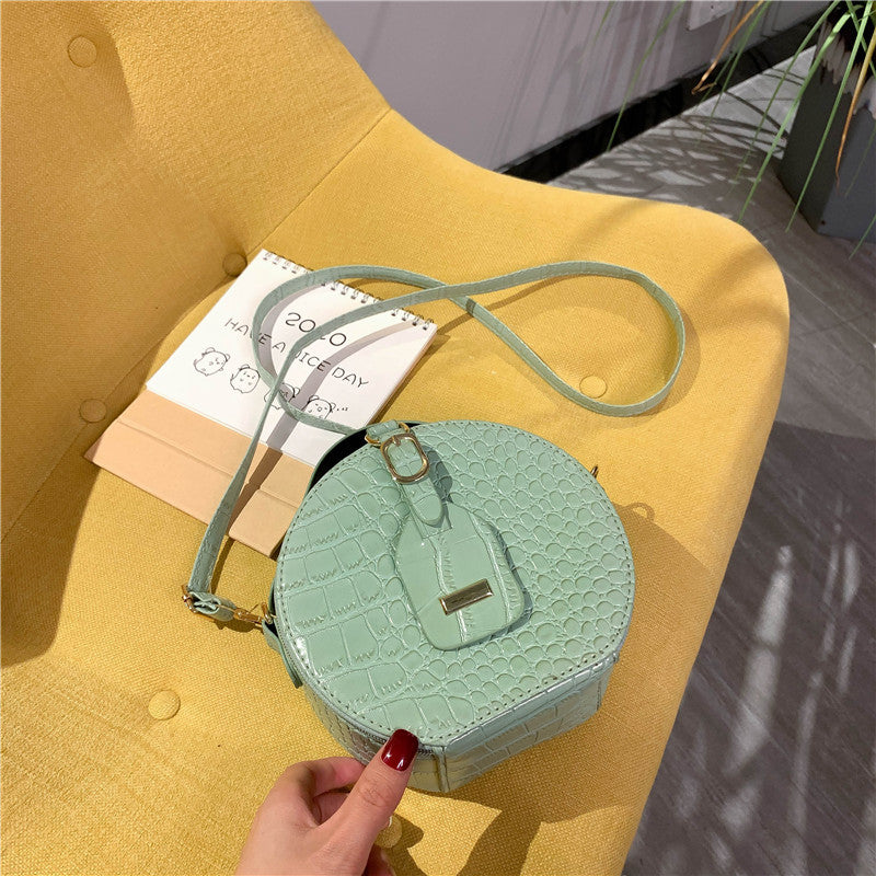 IELGY Women's Crocodile Pattern Round Ocean Tote Bag Mini All-match One Shoulder Messenger