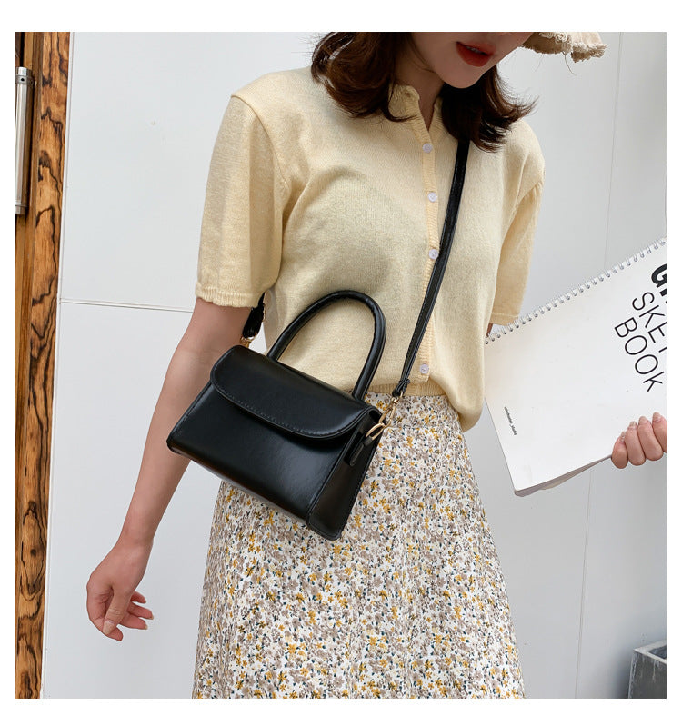 IELGY retro shoulder bag all-match messenger bag fashion