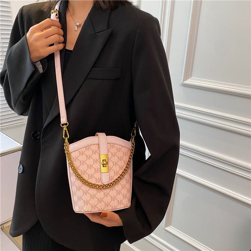 IELGY small pink retro niche design letter texture bucket messenger bag