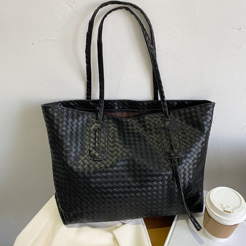 IELGY simple and versatile one-shoulder handbags fashion portable design sense of large capacity