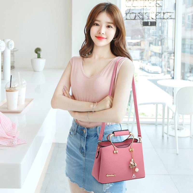 IELGY metal decoration elegant Korean style fashion stitching messenger large-capacity female bag