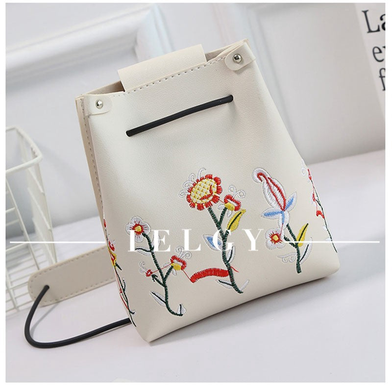 IELGY Mini embroidered bucket bag shoulder bag