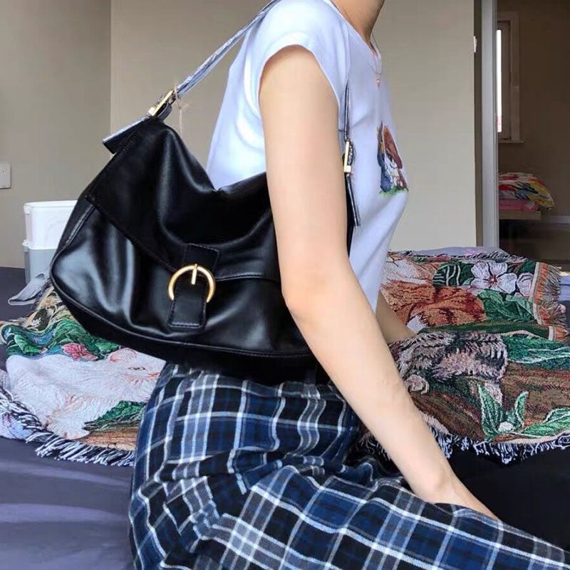 IELGY Large capacity Portable Black One shoulder Diagonal Magnetic buckle Flap Woman's bag Underarm Retro