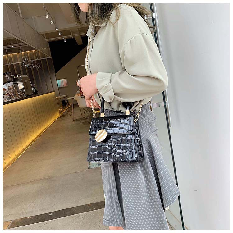 IELGY Wild Messenger Bag Retro Port Wind Chain Shoulder Bag Tote