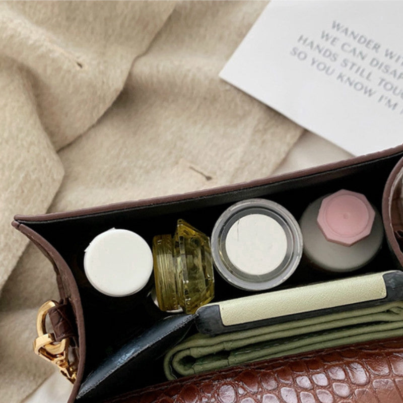 IELGY One-shoulder female bag high-grade fashion portable small bag wild casual Messenger bag