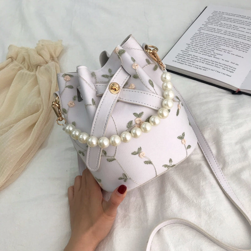 Small bag girl 2021 spring new fairy new lace embroidered bucket bag chain pearl shoulder slant satchel