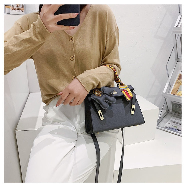 IELGY Large capacity portable shoulder messenger bag fashion trend Kelly bag