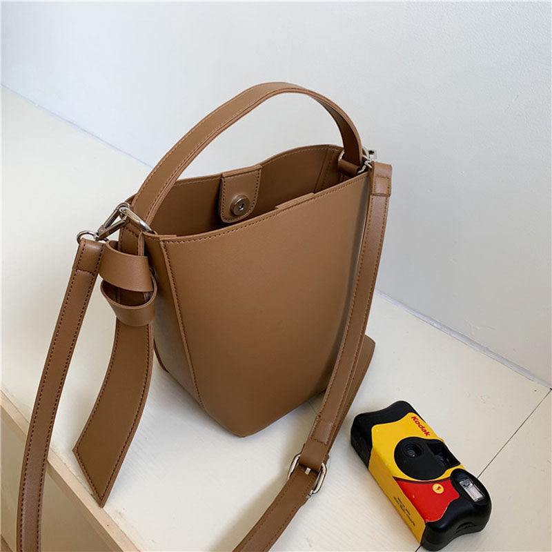 IELGY Cross-body Brown One-shoulder Large capacity Black Women's bag Simple All-match Bucket