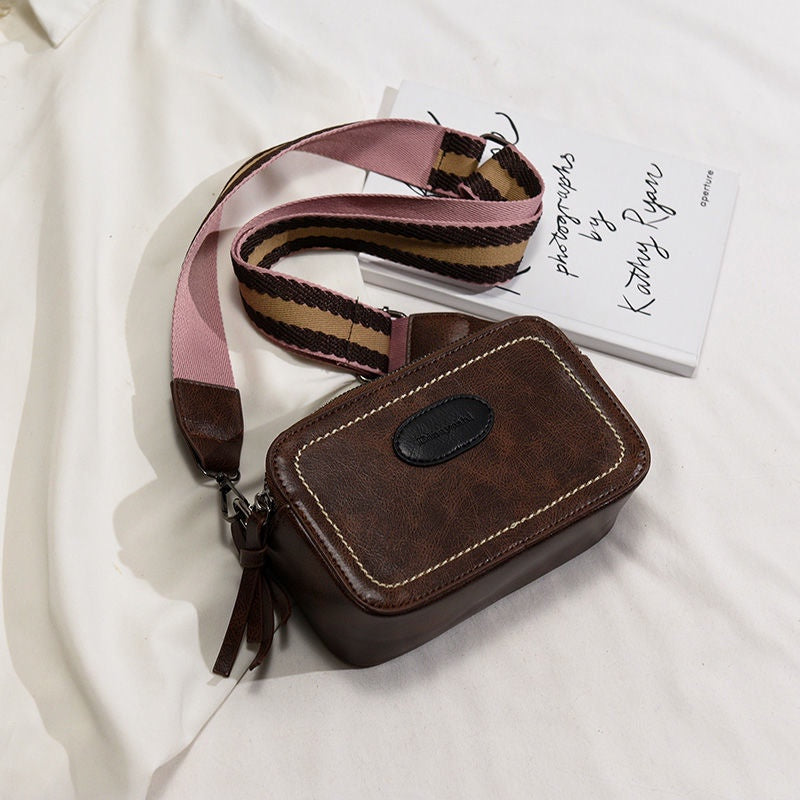 IELGY Out Wide Shoulder Strap High Texture Square Crossbody Bag Retro