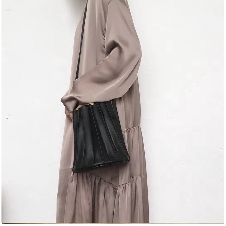 IELGY Korean three-dimensional pleated wooden ring bucket bag