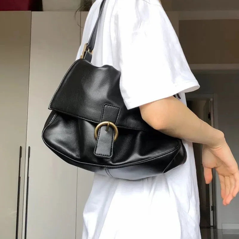 IELGY Large capacity Portable Black One shoulder Diagonal Magnetic buckle Flap Woman's bag Underarm Retro