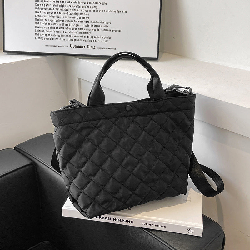 IELGY Lingge embroidery thread niche design all-match messenger portable bucket bag women