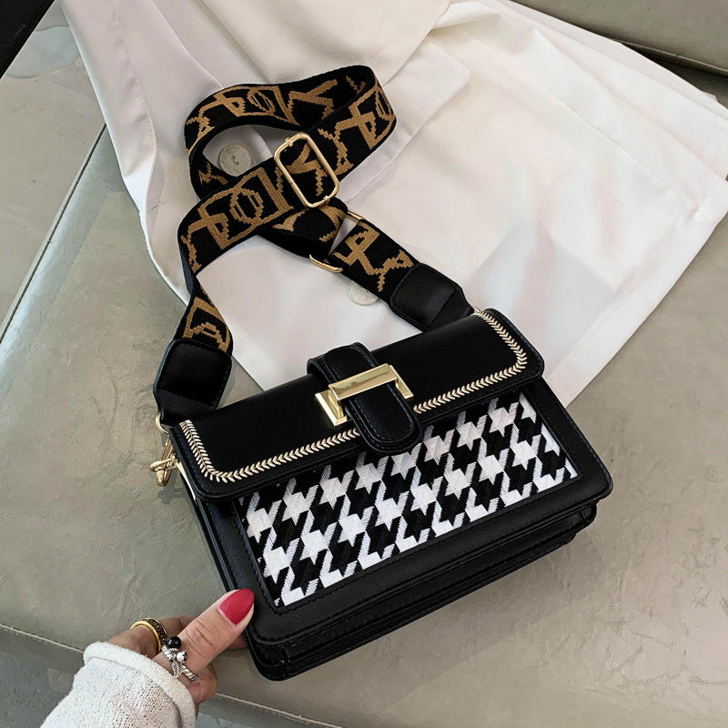 IELGY Western style simple houndstooth small square crossbody bag