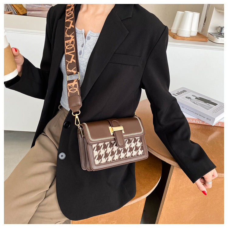 IELGY Western style simple houndstooth small square crossbody bag