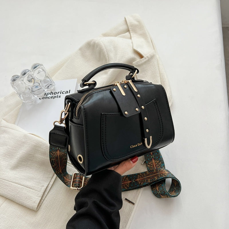 IELGY Autumn And Winter Bag Women Trendy Korean Version Of The Wild Crossbody Western Fashion Handle Box Bag