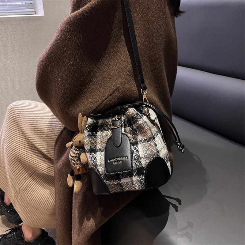 IELGY women's vintage drawstring wide shoulder strap bucket messenger bag