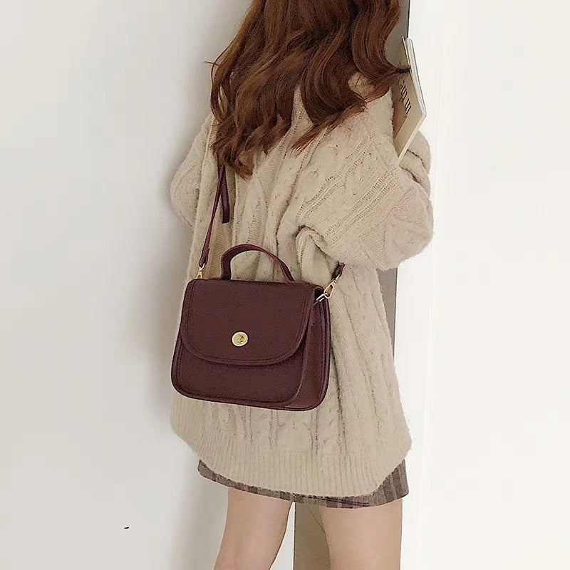 IELGY One shoulder Fashion Retro Black Simple Crossbody Women's bag Lock Portable