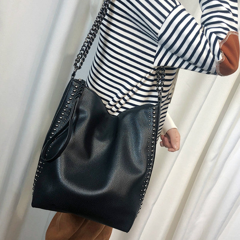 IELGY European and American fashion shoulder chain bucket bag rivet large capacity women bag