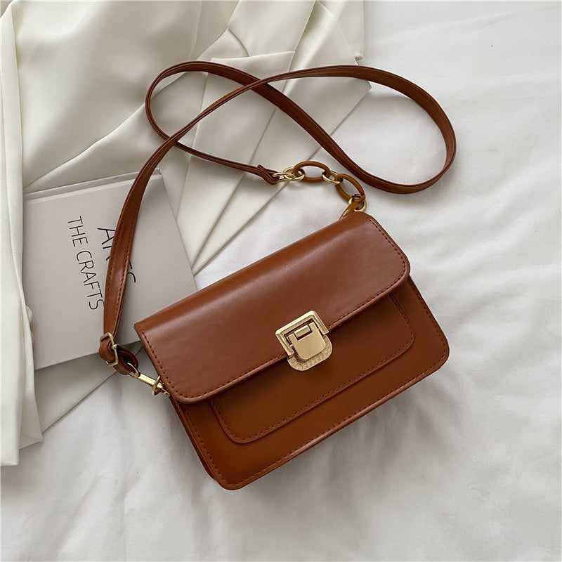 IELGY women's fashionable all-match shoulder bag with western style chain messenger