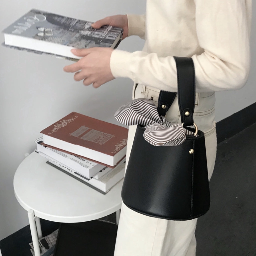IELGY   Japan and South Korea simple versatile shoulder Messenger bag retro bucket bag