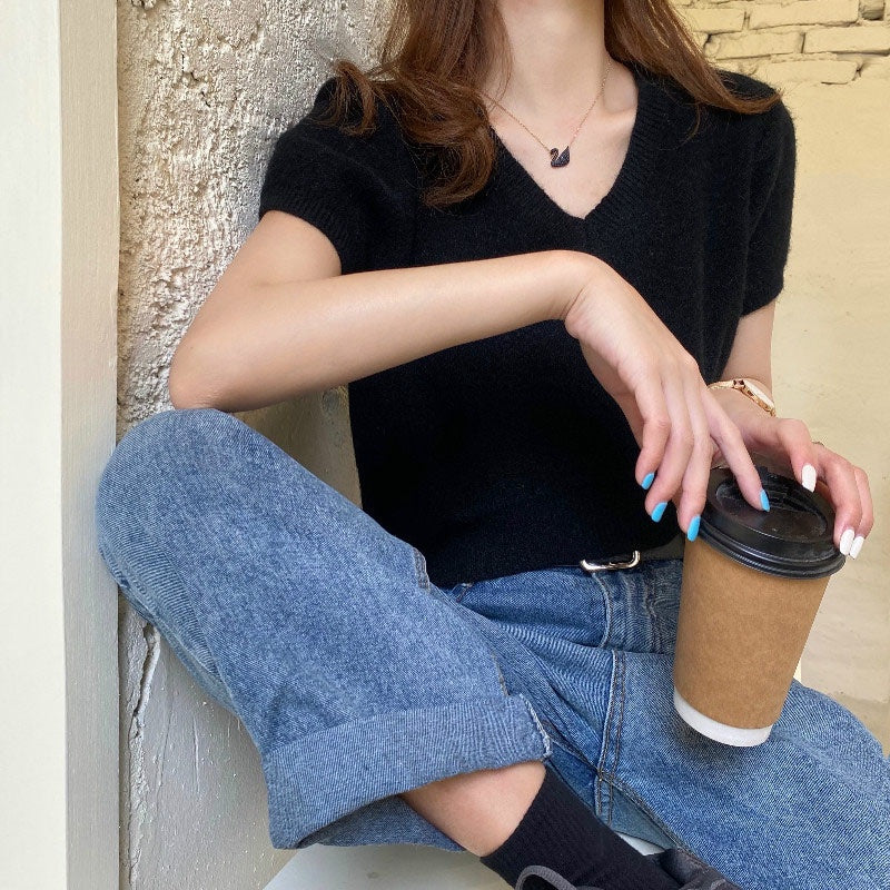 IELGY knitted short-sleeved T-shirt women summer new loose and thin short V-neck top T-shirt