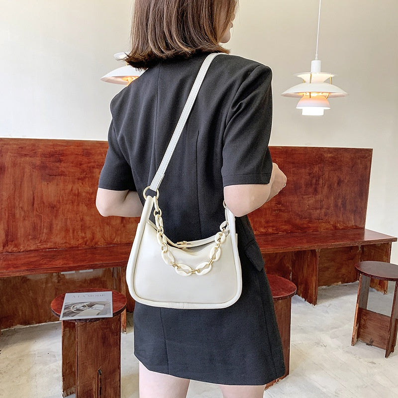 IELGY fashion three-dimensional solid color design sense retro simple chain messenger bag