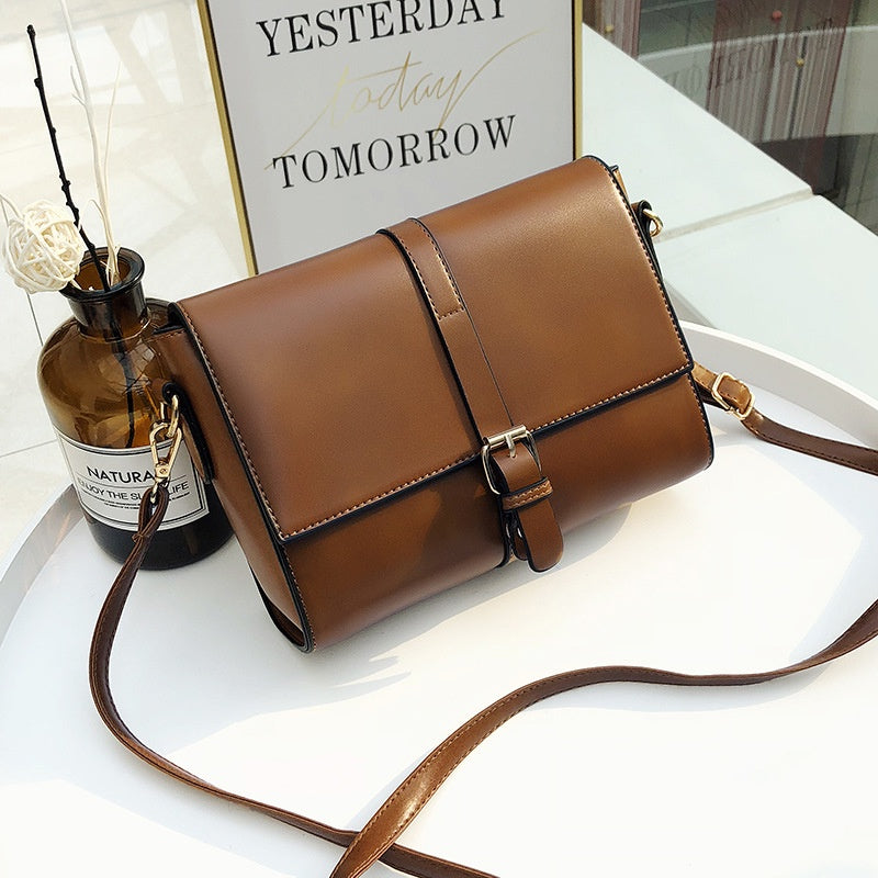 IELGY Korean version of solid color simple retro messenger small square bag